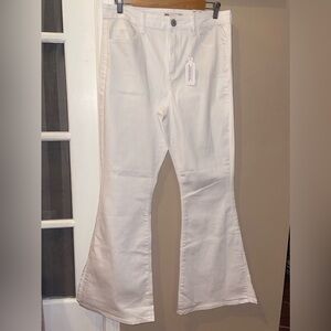 SO White high rise stretchy Flared Women pants jeans NWT size 15 32